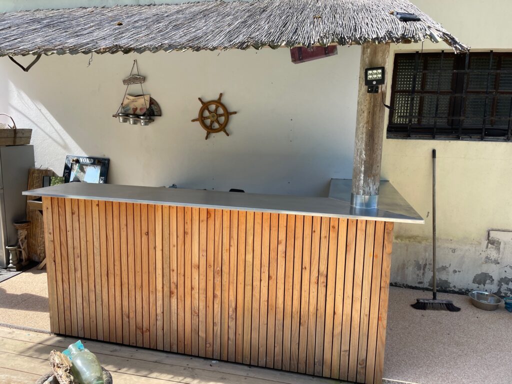 Réalisation d'un bar en zinc à Benon (17)